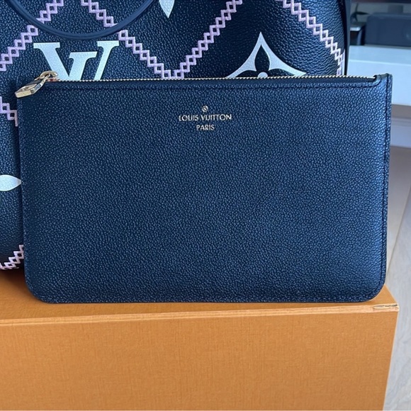 Louis Vuitton 2022 Limited Edition Monogram Empreinte Neverfull MM With Pochette - Picture 4 of 7